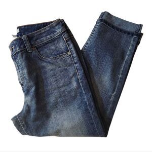 Cato Women's Blue Denim Capri Pants Size 6‎